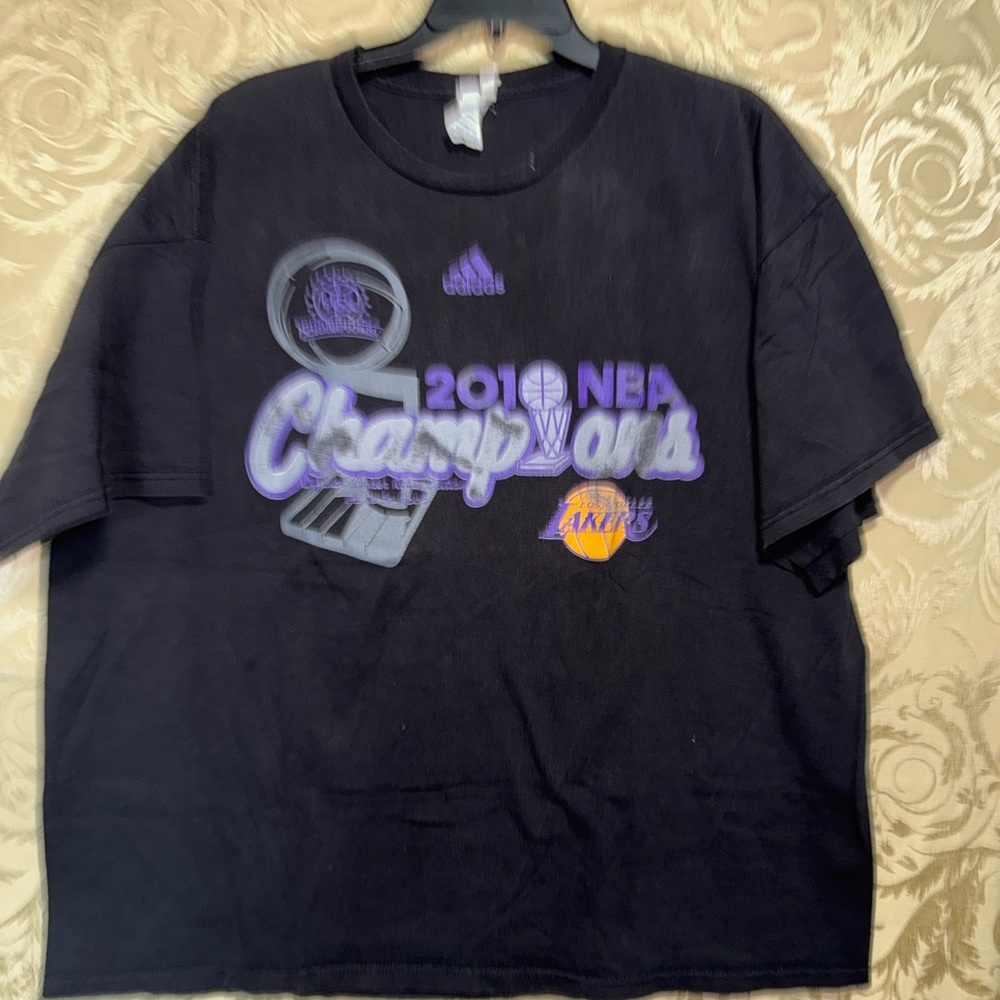 Delta Pro Weight Lakers 2010 Champions  T-Shirt